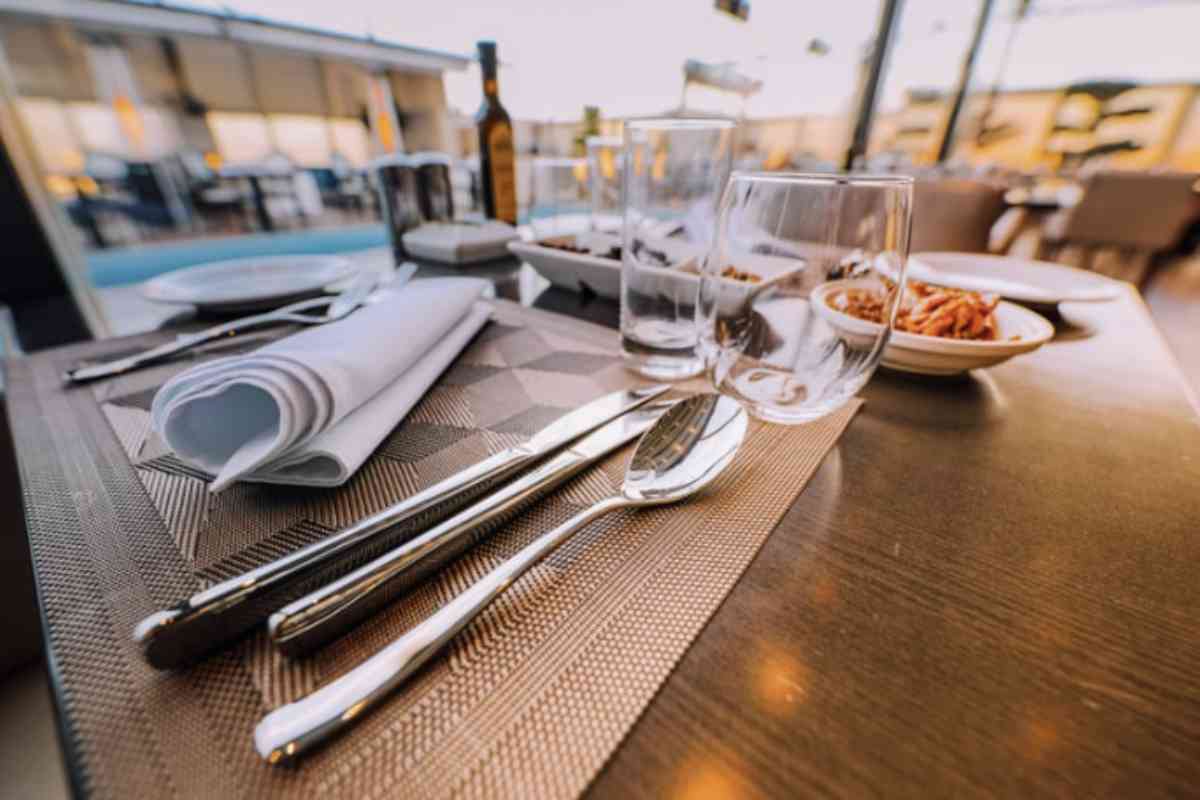 Nonostante abbia conquistato due stelle Michelin e numerosi riconoscimenti, inclusi il titolo di Miglior Ristorante del Regno Unito